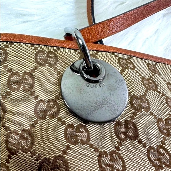 ๐Gucci Monogram Shoulder Bagโ Excellent Pre-Lovedโจ๐ - Picture 14 of 17